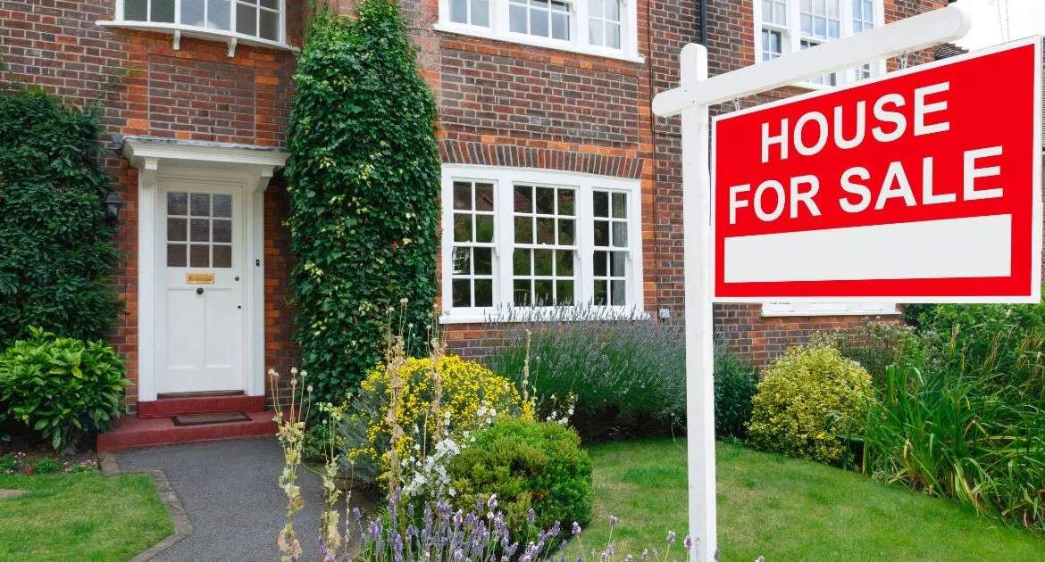 Managing Your Property Sale While It's on the Market